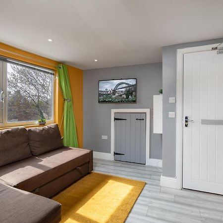 Stockton Town Centre Studio Apartments Free Parking And Wi-Fi Esterno foto
