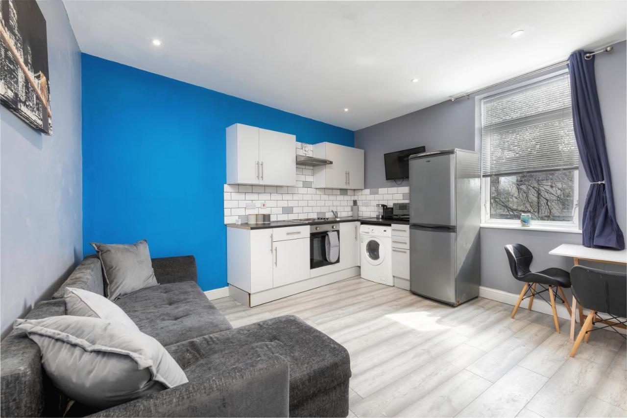 Stockton Town Centre Studio Apartments Free Parking And Wi-Fi Esterno foto