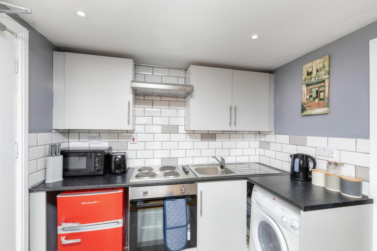 Stockton Town Centre Studio Apartments Free Parking And Wi-Fi Esterno foto