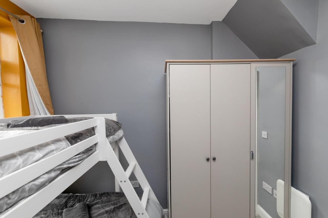 Stockton Town Centre Studio Apartments Free Parking And Wi-Fi Esterno foto