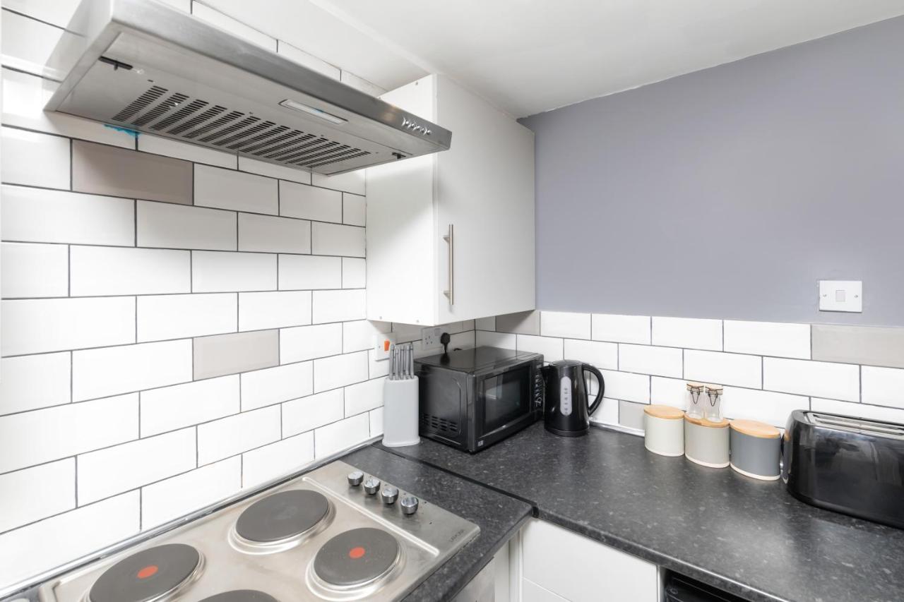Stockton Town Centre Studio Apartments Free Parking And Wi-Fi Esterno foto