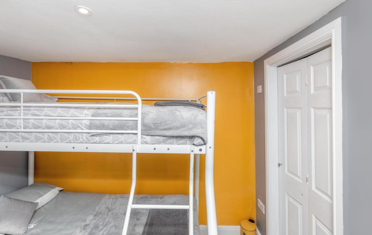 Stockton Town Centre Studio Apartments Free Parking And Wi-Fi Esterno foto