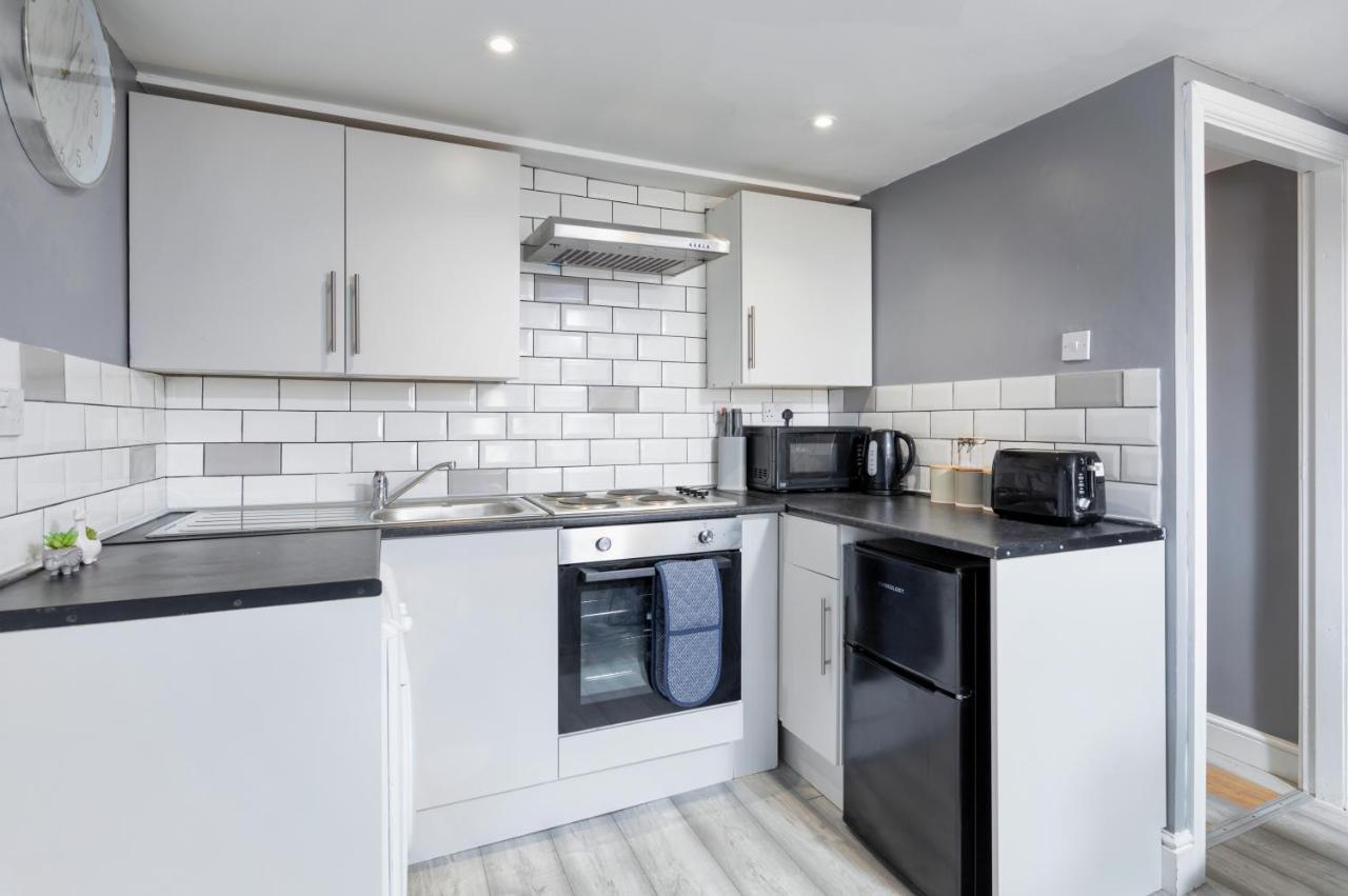 Stockton Town Centre Studio Apartments Free Parking And Wi-Fi Esterno foto