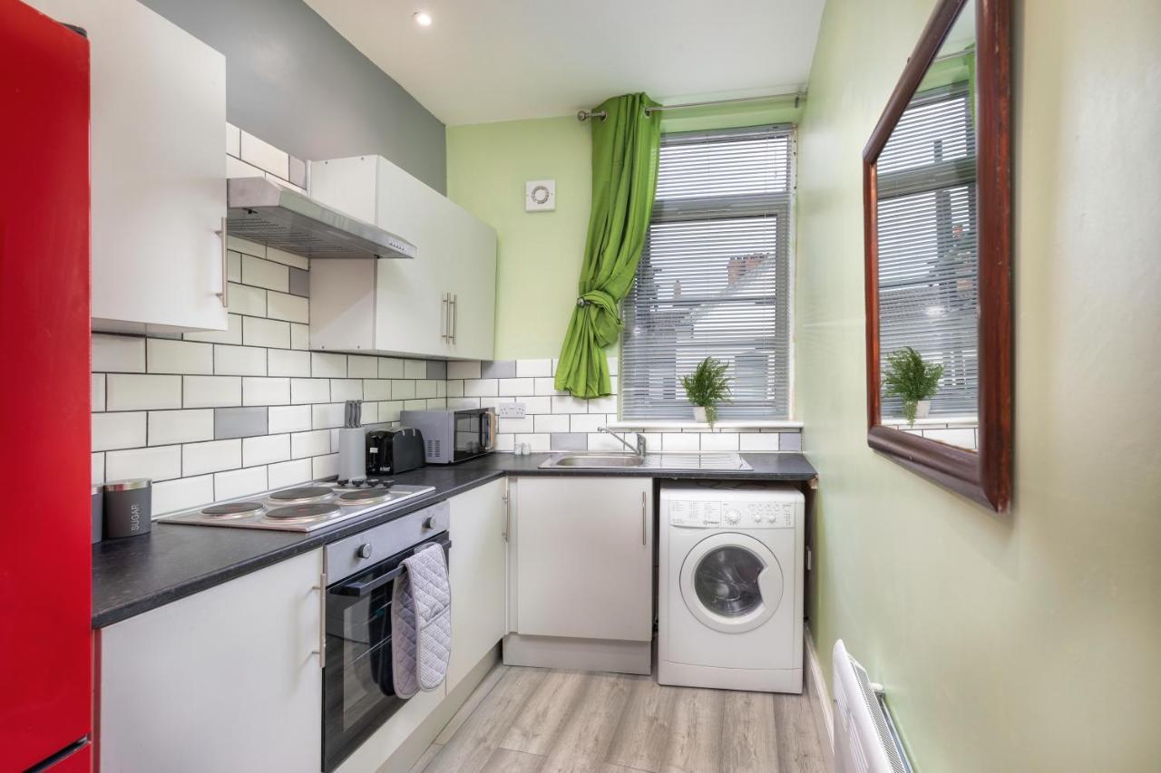 Stockton Town Centre Studio Apartments Free Parking And Wi-Fi Esterno foto