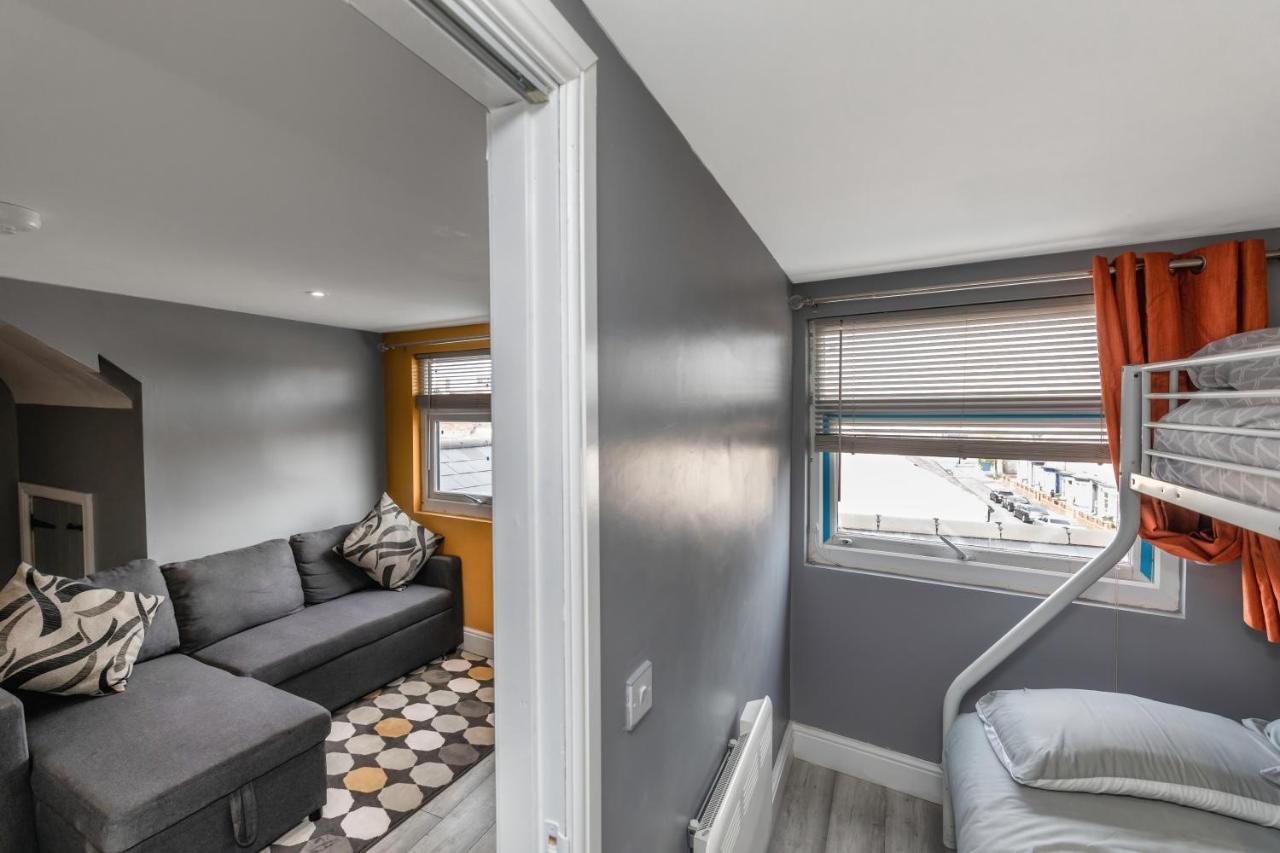 Stockton Town Centre Studio Apartments Free Parking And Wi-Fi Esterno foto