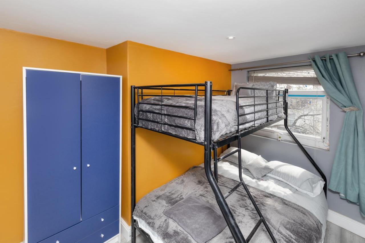 Stockton Town Centre Studio Apartments Free Parking And Wi-Fi Esterno foto