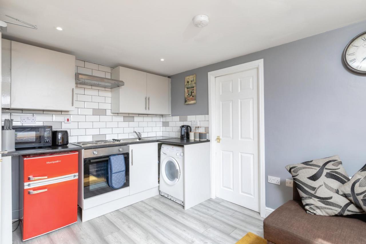 Stockton Town Centre Studio Apartments Free Parking And Wi-Fi Esterno foto