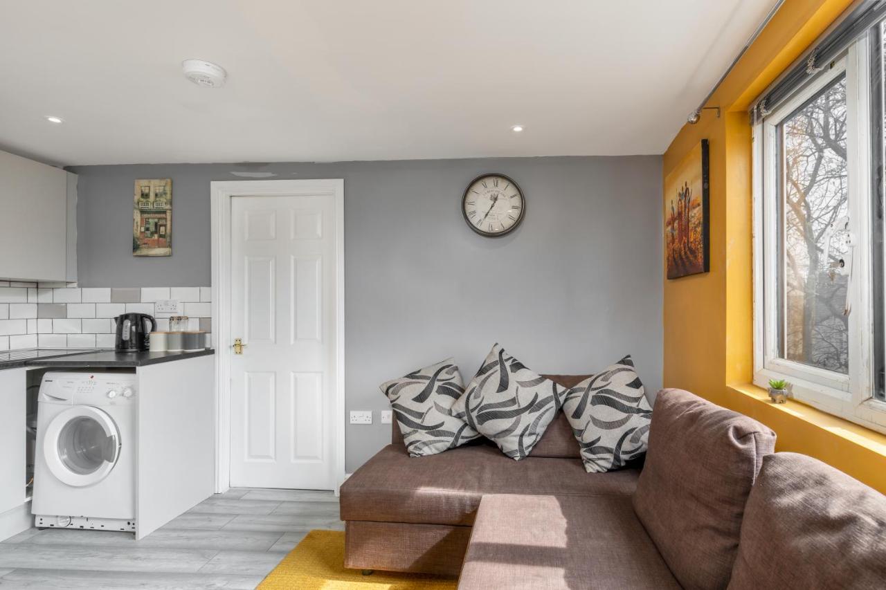 Stockton Town Centre Studio Apartments Free Parking And Wi-Fi Esterno foto