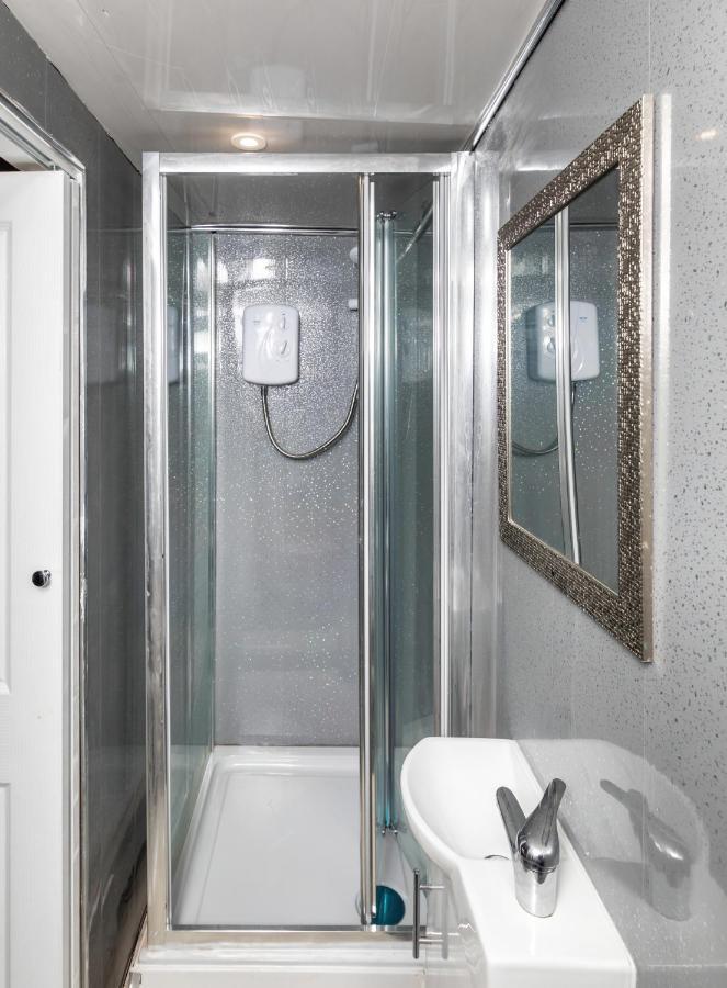 Stockton Town Centre Studio Apartments Free Parking And Wi-Fi Esterno foto
