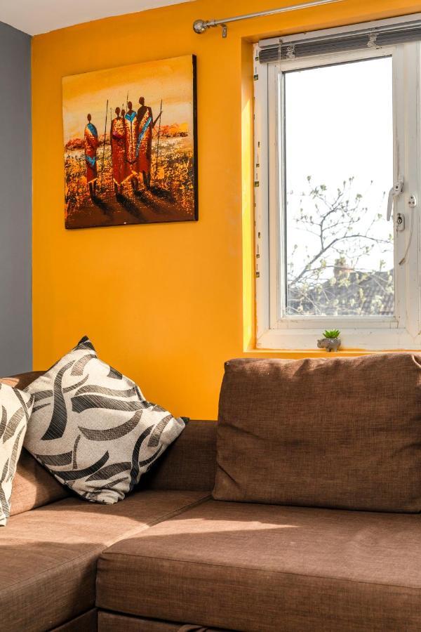 Stockton Town Centre Studio Apartments Free Parking And Wi-Fi Esterno foto