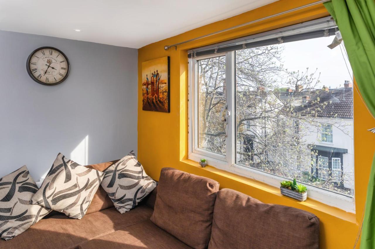 Stockton Town Centre Studio Apartments Free Parking And Wi-Fi Esterno foto